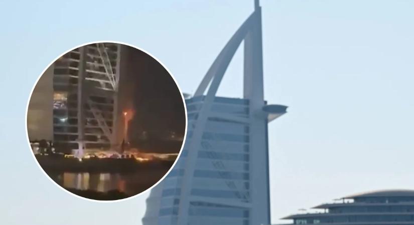 Megrázó videó: találatot kapott a leghíresebb dubaji hotel