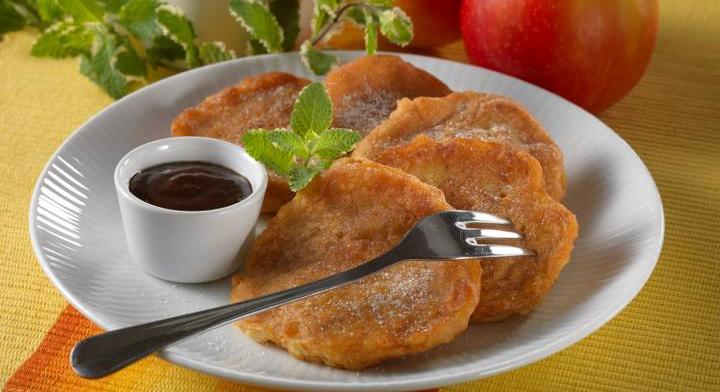 Puha, gyömbéres almafánk: egyszerű recept krémes csokiszósszal