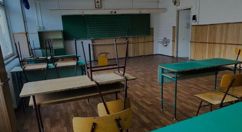 Az utolsó csengőszó emléke – elhagyatott iskola mesél a múltról (képgalériával)