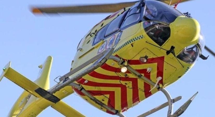 Traktor borult fel Szekszárdon – mentőhelikopter érkezett a helyszínre