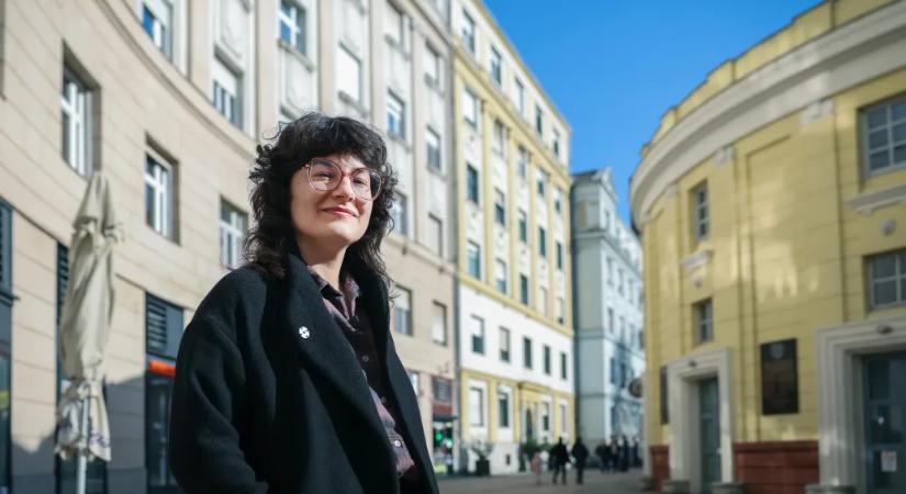 Manipulatívan és propagandisztikusan nyomják ránk, hogyan kell élni