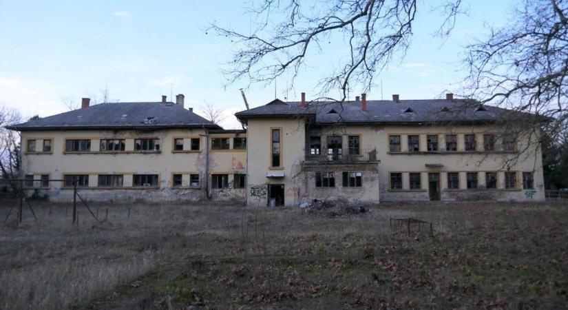 Az urbexesek paradicsomából újra ékkő lehet: váratlan fordulat a Balaton partján