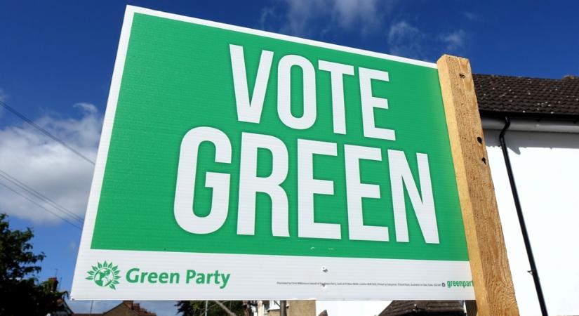 Aggasztó okból ment nagyot ez a kispárt – összeomlik a politikai rendszer?