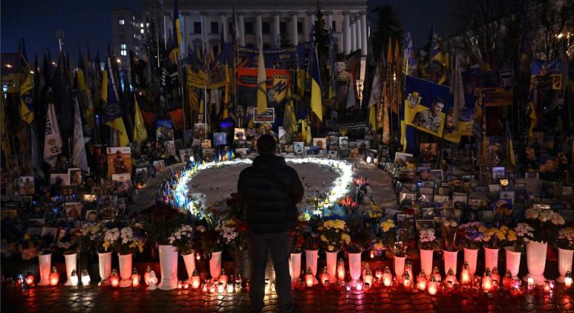 Napkelte, légballon a felhőkarcolók között és háborús mementó a hét képein