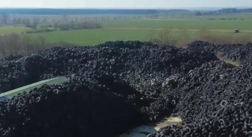 Drónfelvételeken mutatta be Magyar Péter, mekkora a nagykölkedi illegális gumitelep