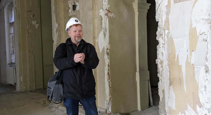 28 év után tért vissza Endrei Judit a “magyar tévébe” – A Heti Napló bejutott MTV hajdani, Szabadság téri székházába