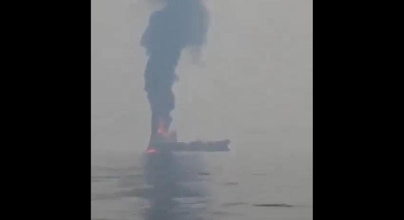 Olajszállító hajó kigyulladt az Ománi-öbölben egy iráni támadás után – Videó