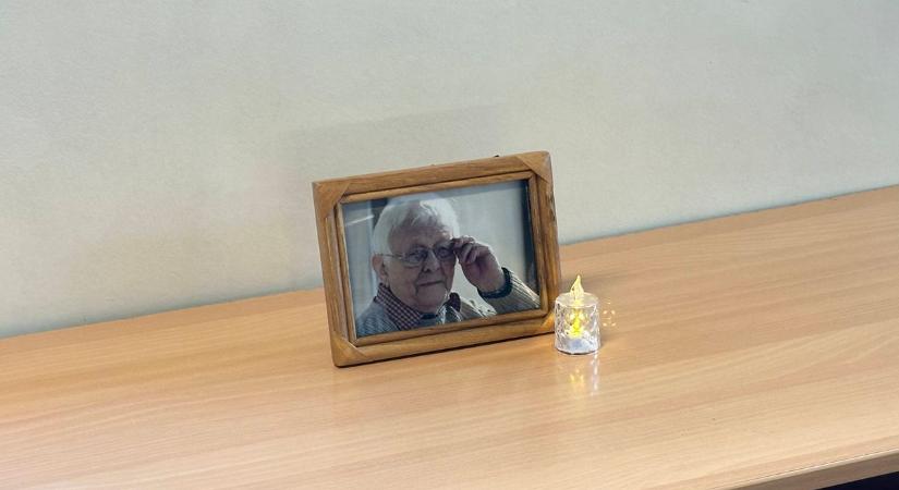 „Az életem arról szól, hogy tanár vagyok” – könnyek, nevetés és vastaps a Petőfi Sándor Gimnázium emlékestjén