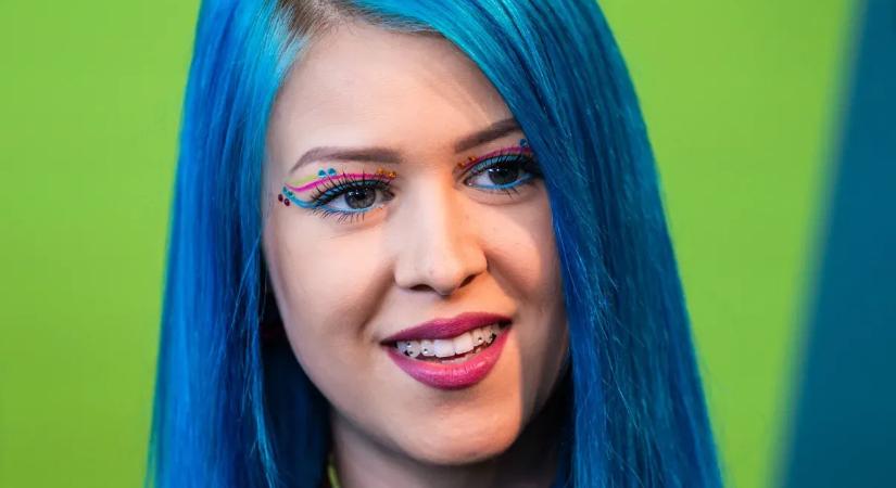 "A kék szépség" - Regán Lili nádszál vékony testével őrjíti meg a férfiakat