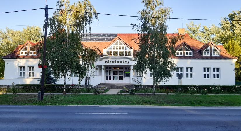 Balhé Szentmártonkátán: egy nő azt állítja, nem akart ágyba bújni az alpolgármesterrel, aki emiatt úgy megverte őt, hogy fél szemére meg is vakulhat