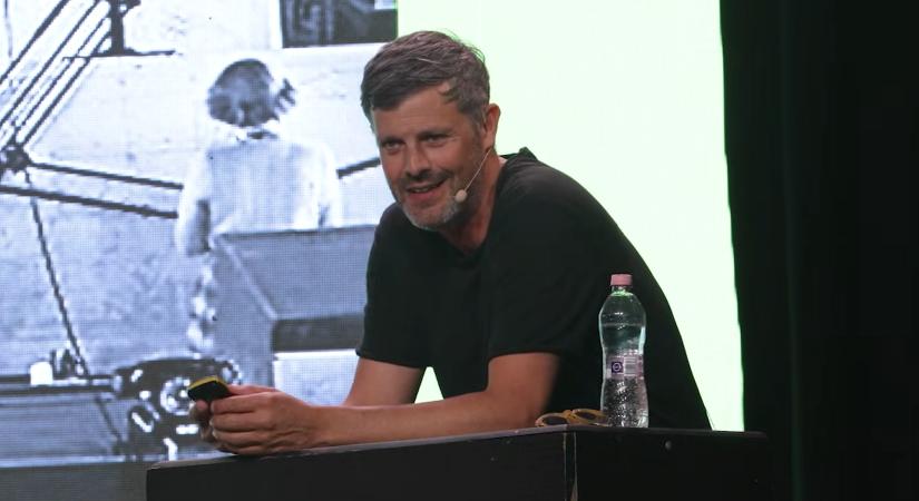 Architectural pedagogy at the intersection of the physical and the virtual // Bence Pap // EDGE 2025