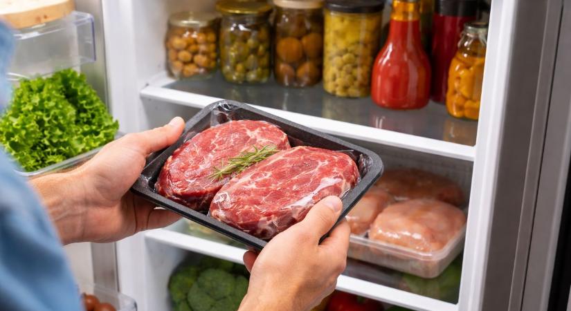 Fogadjunk, hogy eddig te is rossz helyre raktad a húst a hűtőben!