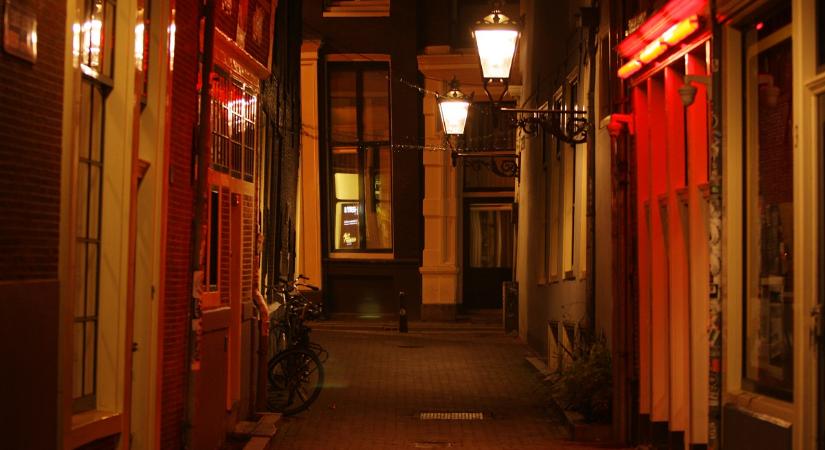 Egy központi kéjcsarnokot alakítanának ki az amszterdami szexmunkások részére
