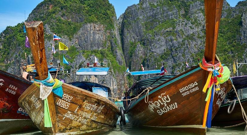 Teltház a nagy légitársaságoknál – utasok ezrei maradhatnak a Távol-Keleten