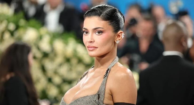 Kylie Jenner szende, szexi fotói felrobbantották az internetet