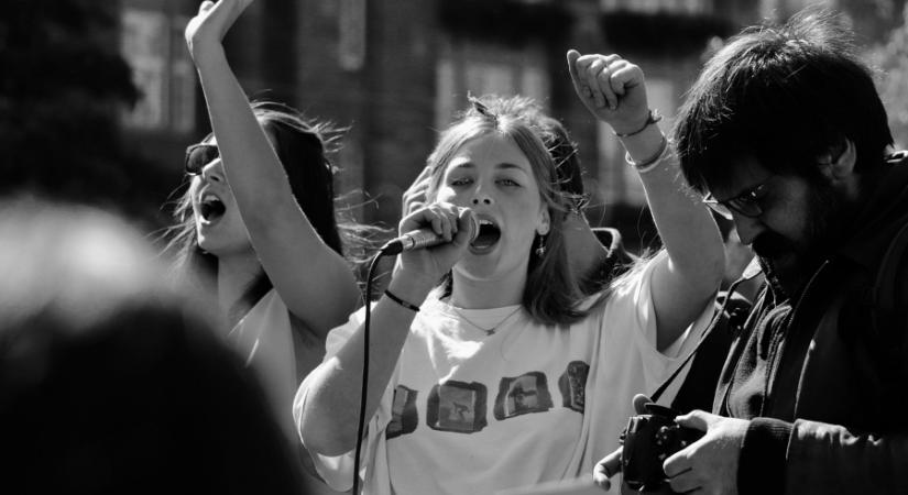 Ne hagyjuk magukra a jövő építőit! – Miért kötelességünk támogatni a fiatalok klímaharcát?