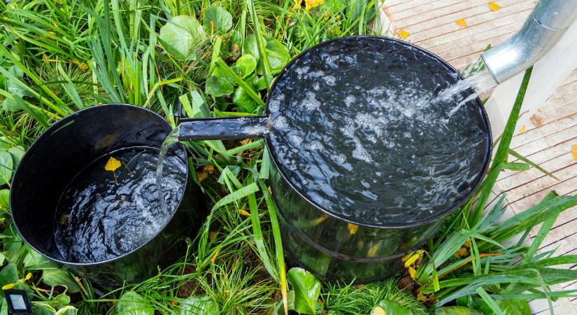 70 ezer liter ingyen víz a tetőről: Te is hagyod a csatornába folyni?