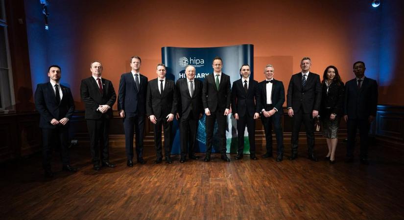 Szegedi tudásra épít a high-tech beruházó óriásgyára Békéscsabán