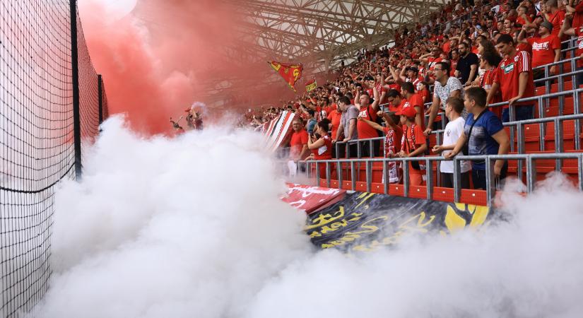 „Elég volt a városunk tönkretételéből!” – üzenték a meccsen a debreceni ultrák, majd nekiálltak magyarázkodni