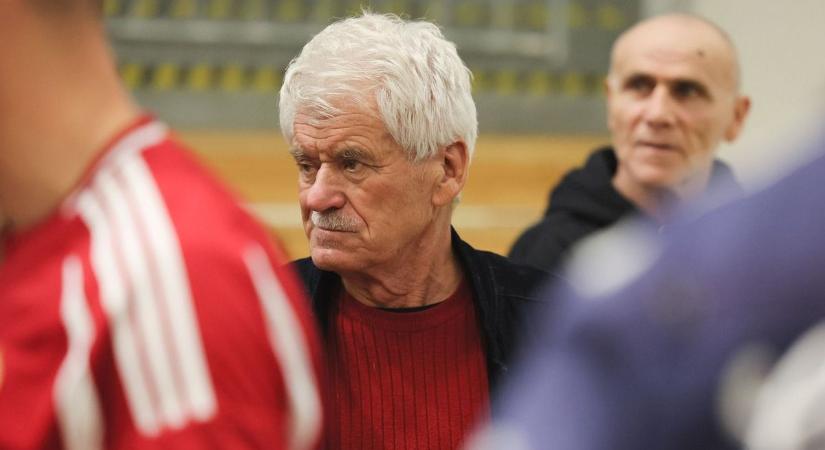 Ezért járt Csank János a PMFC meccsén