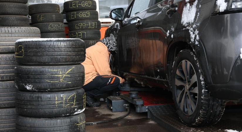 Figyelmeztet a szakértő a gumicsere előtt – megnőhet a fékút ha ezt a gumifajtát tesszük fel