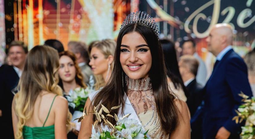 Ez forró! Kirakta melleit Katzenbach Andi