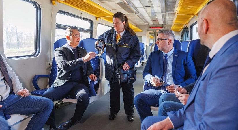 Új korszak a vasúti közlekedésben: sokkal modernebb formában, ismét elindult a népszerű járat – fotókkal, videóval