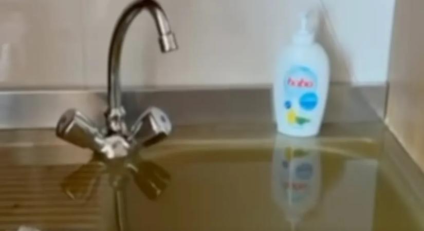 Visszafolyik a szennyvíz egy pszichiátria orvosi szobájába, az orvosi kamara szerint „szakértelemre, nem varázslatra” lenne szükség a kormány részéről