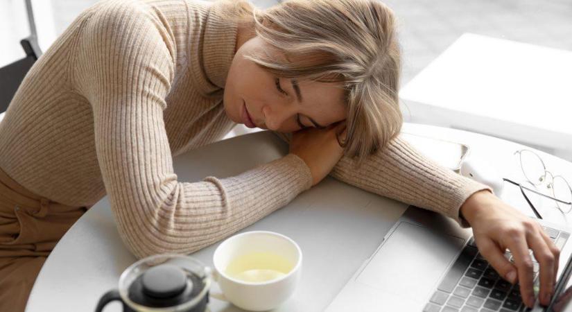 Tavaszi fáradtság – miért érezzük magunkat kimerültnek a kikelet beköszöntével?