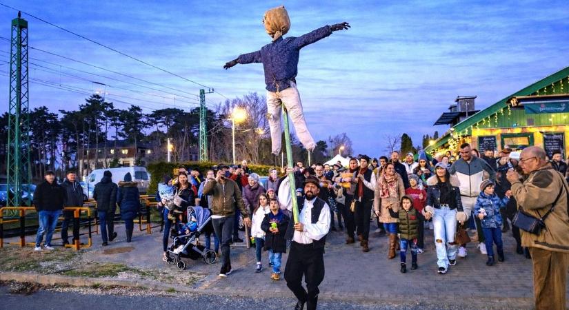 Hatalmas máglyán égették el Sanyit Siófokon