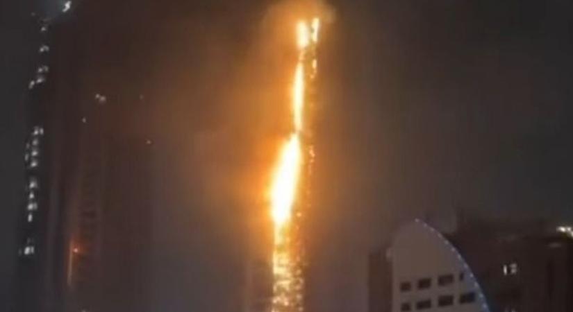 Ijesztő, ahogyan lángolt a világ legelitebb luxusszállodája Dubajban - videó