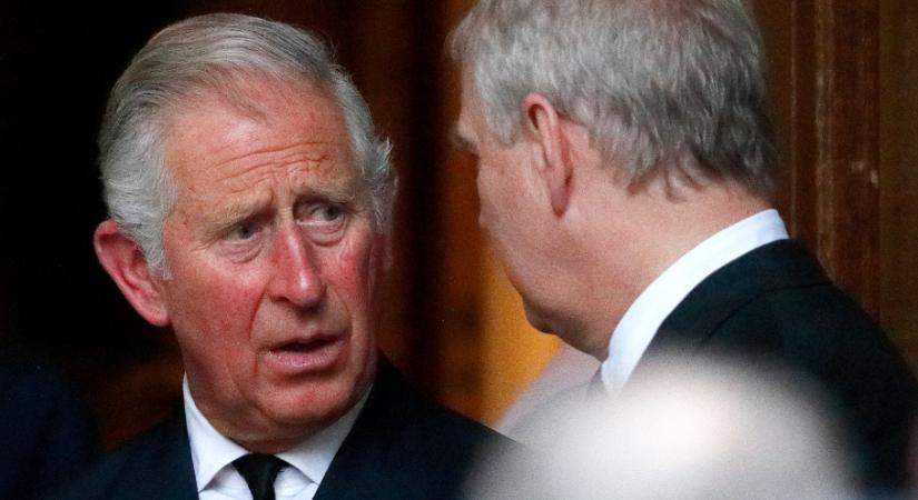 Károly király nem kér kegyvesztett testvéréből