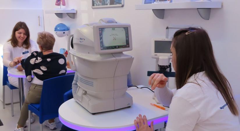 Egészségügyi „óriásbusz” érkezett a csongrád-csanádi faluba: ötvenféle vizsgálat várta a helyieket