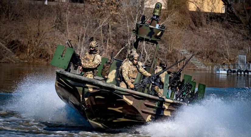 Paksot biztosították, katonák védik a magyarországi stratégiai földgázkészleteket – képeken a különleges műveleti egység