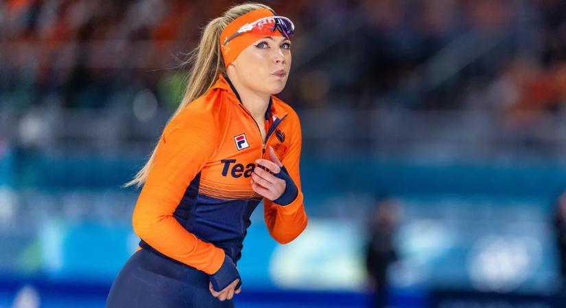 Egy budapesti panellakás áráért kelt el az olimpikon ruhája