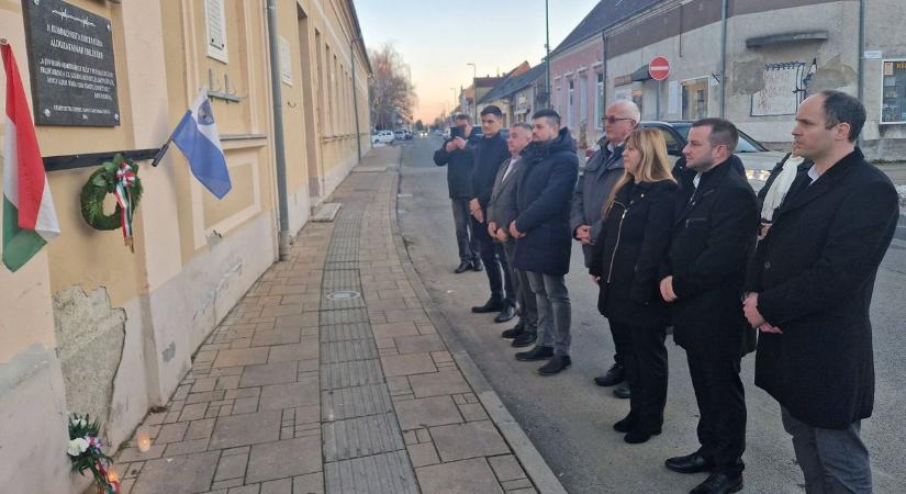 Kommunizmus áldozatainak emléknapja: táblát avattak Csepregen - fotók