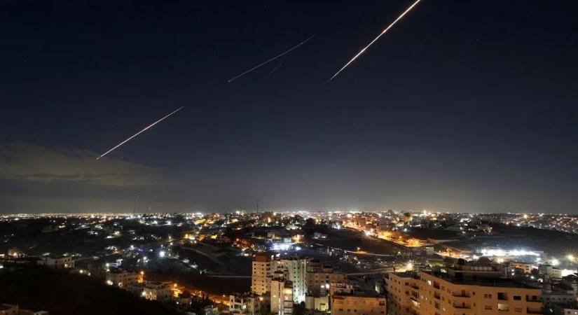 Videón ahogy a dubaji reptéren eluralkodik a káosz és a rettegés