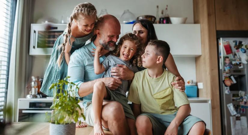 A családok pénzének megvédése is a választások kiemelt tétje: A Tisza élesítené Brüsszel Konvergencia-tervét
