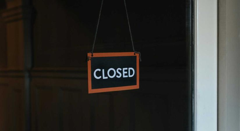 Cégtörlés: januárban több mint 6000 romániai vállalkozás tette fel a lakatot