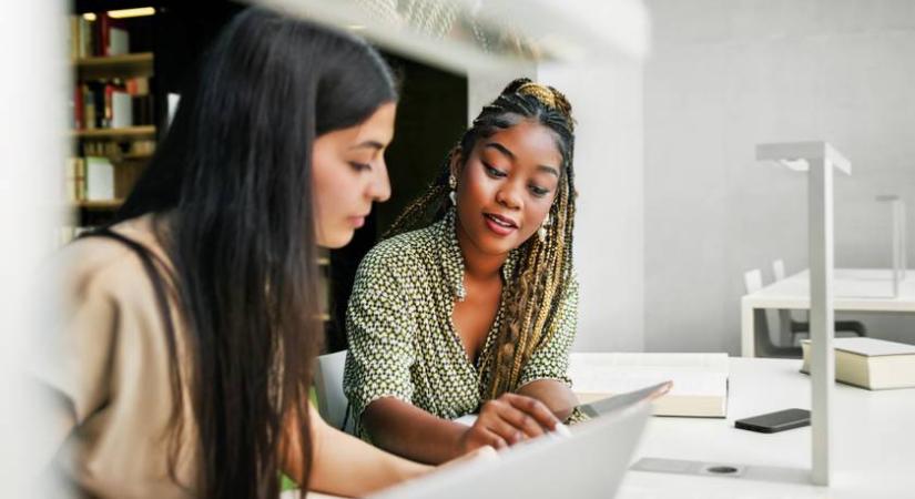 Vicces videóban mutatta meg, hogy miért nehéz a magyar nyelv: ezt látva már mi sem csodálkozunk