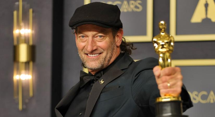 Elképesztő! Troy Kotsur, az Ősi ösztön sztárja az első siket színész, aki elnyerte az Oscar-díjat!