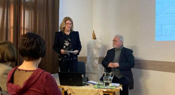 Tér, idő és fény idézése Kalocsán – Dargay Lajos mukássága elevenedik meg a bemutatott tanulmánykötetben