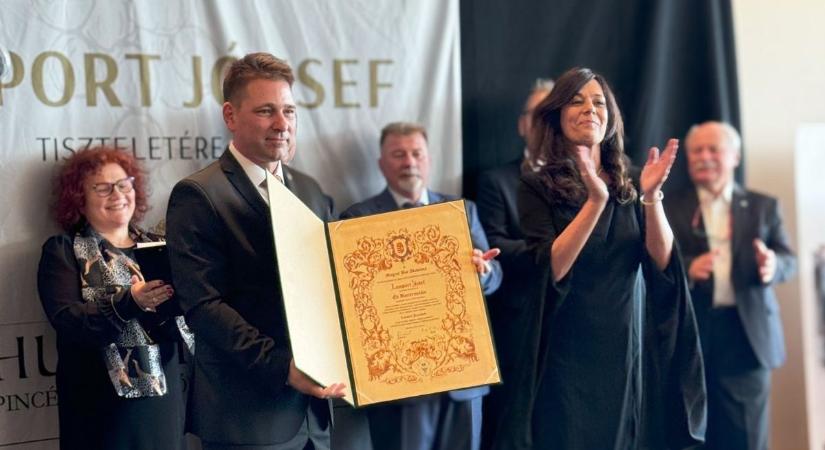 Átadták az Év Bortermelője díjat az egri borásznak