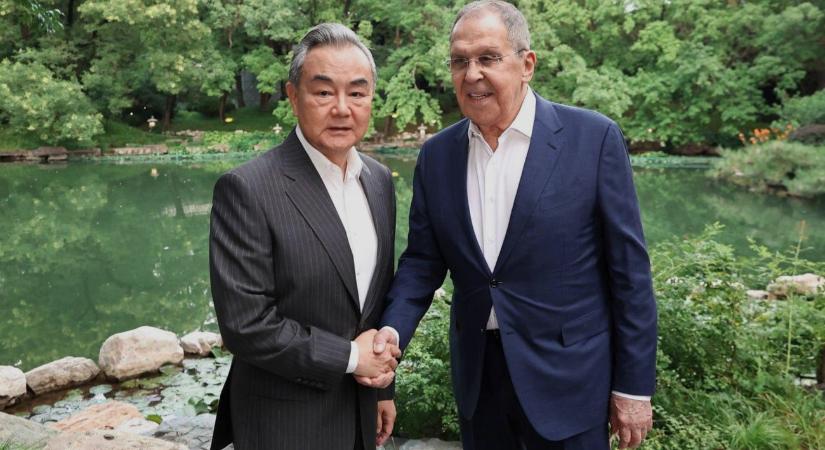 Az iráni harcok beszüntetését sürgette az orosz és a kínai külügyminiszter