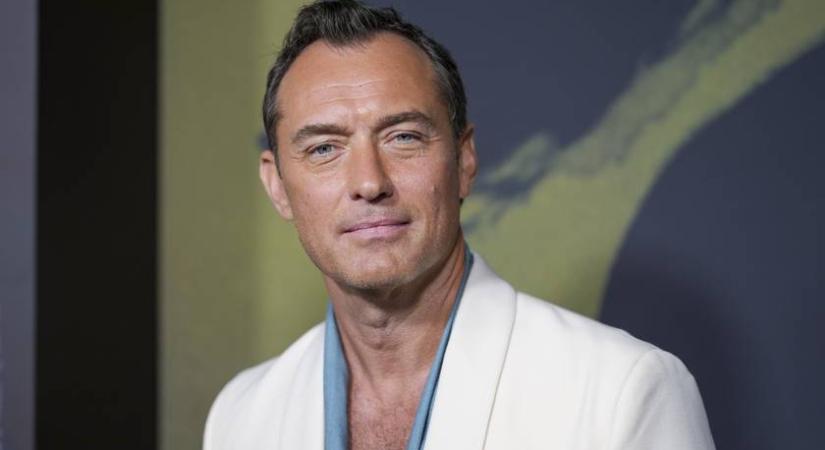 Jude Law lánya meztelenül pózolt: Iris élete egyik legbevállalósabb modell munkájára mondott igent