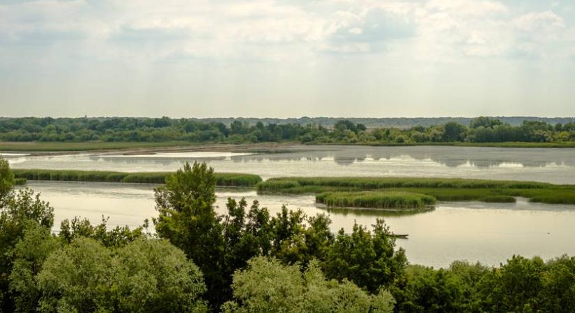 Melyik magyar tó partján készülhetett ez a kép? Teszteld a tudásodat a legszebb természeti csodákról!
