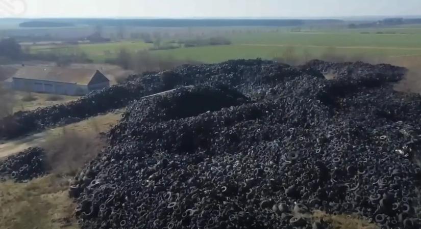 Magyar Péter: 50 ezer köbméter illegális gumihegy áll Nagykölkeden