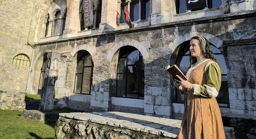 Beatrix királyné elárulja Mátyás udvarának titkait – életre kel a reneszánsz Tatán