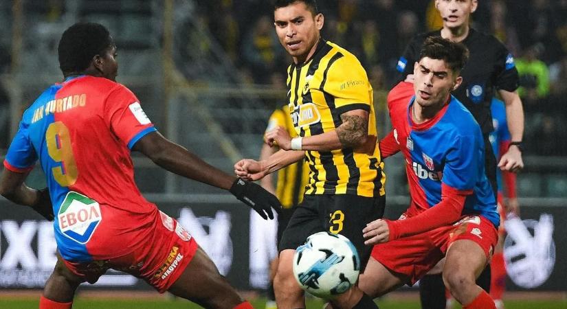 Balhé Varga Barnabásék meccsén, piros lapot kapott az edzőjük is