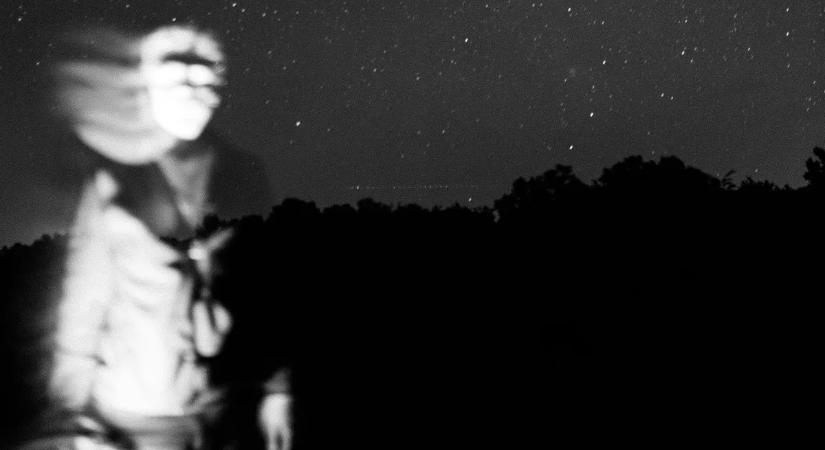 „A halott férjem szelleme kilökte az új barátomat az ágyból”